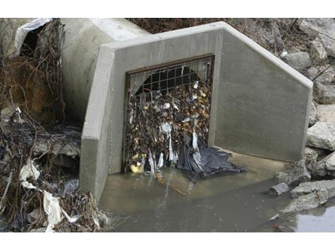 Desentupimento na Vila Santa Catarina