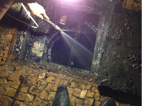 Limpa Fossa na Água Rasa